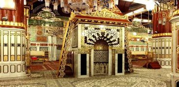 أئمة المسجد النبوي يعودون إلى محراب الرسول الكريم