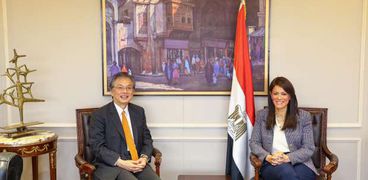 وزيرة التعاون الدولي والسفير الياباني في القاهرة