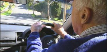 نصائح هامة لضمان قيادة سيارة آمنة لكبار السن