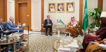 لقاء يجمع وزيري خارجية السعودية وأمريكا