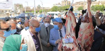 محافظ بني سويف يفتتح معرض "أضحى مبارك" للحوم والسلع بأسعار مخفضة
