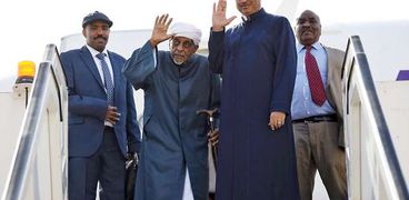 الزعيم محمد عثمان الميرغنى أثناء المغادرة إلى السودان