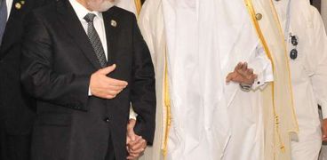 اجتماع سابق لـ«مرسى» مع حمد بن خليفة «صورة أرشيفية»
