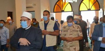 وزير الأوقاف يصلي ركعتين بافتتاح مسجد الشهيد المنسي في الإسكندرية