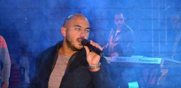 محمود العسيلي يشعل حفل جامعة أكتوبر بأجمل الأغاني