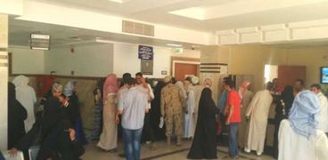 وسط إقبال المواطنين على القافلة..40 طبيب يشاركون في قافلة جامعة الأزهر
