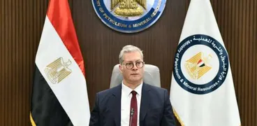 كريم بدوي وزير البترول