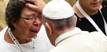 البابا فرنسيس يستقبل عائلات ضحايا مجزرة نيس
