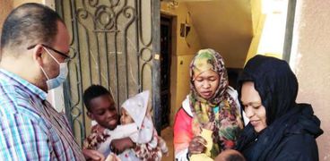محافظ أسوان: جهود وزارة الصحة تجعل مصر خالية من شلل الأطفال