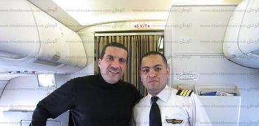الطيار الراحل بصحبة الداعية عمرو خالد