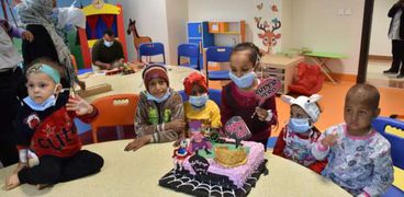 الاحتفال باول  عيد ميلاد بمستشفي سرطان الاطفال في الاقصر