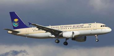 رعب بين ركاب طائرة سعودية بسبب سوء الأحوال الجوية
