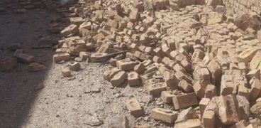 سقوط جدران جراء زلزال أفغانستان