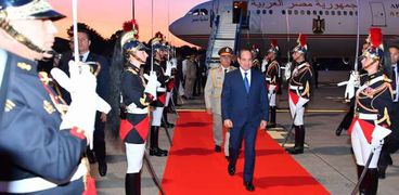 الرئيس عبد الفتاح السيسي لحظة وصوله فرنسا لحضور قمة السبع دول