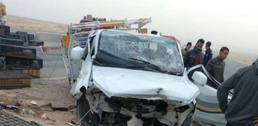 حادث انقلاب سيارة ربع نقل على طريق أسيوط الغربي