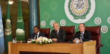 الاجتماع الثلاثي حول ليبيا
