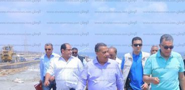 وزير النقل يتفقد أعمال تنفيذ محاور النقل غرب الإسكندرية