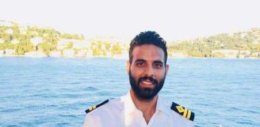 الضابط البحري سعد شوقي المختطف قبل أيام بنيجيريا