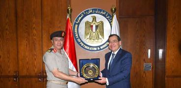 القوات المسلحة توقع بروتوكول تعاون مع وزارة البترول والثروة المعدنية