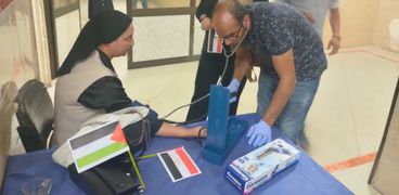 المصريين الأحرار يشارك فى حملة للتبرع بالدم لدعم الشعب الفلسطيني بالسويس