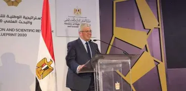الدكتور محمد أيمن عاشور وزير التعليم العالى والبحث العلمي