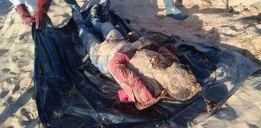بعض الجثث التى تم العثور عليها فى صحراء طبرق