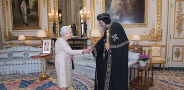 البابا تواضروس والملكة إليزابيث