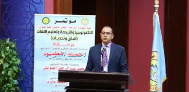 عميد كلية اللغات والترجمة بجامعة الأزهر