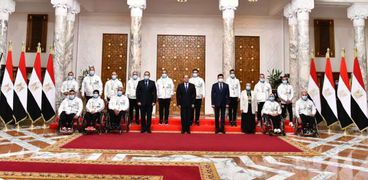 الرئيس عبدالفتاح السيسي خلال تكريمه للأبطال