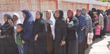 سيدات مطروح أمام لجنة مدرسة زاهر جلال