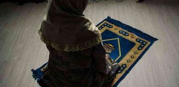 حكم تأخير صلاة المغرب في رمضان