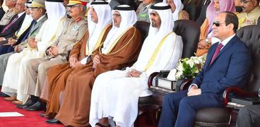 الرئيس السيسى والقادة العرب خلال افتتاح قاعدة محمد نجيب العسكرية