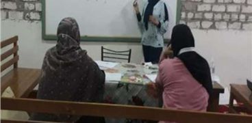 طلاب جامعة الإسكندرية يمحون الأمية