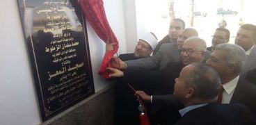 وزير الأوقاف يفتتح مسجد المعز بحي 25 يناير بمدينة الخارجة في الوادي الجديد