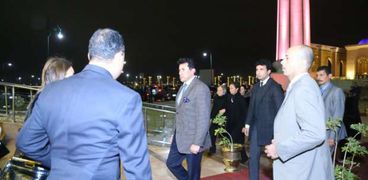وزير الشباب والرياضة في عزاء نجل مايا مرسي