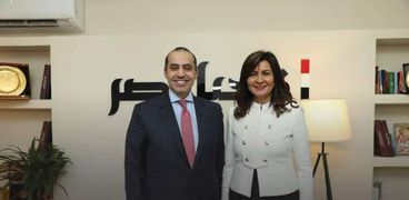 المستشار محمود فوزي مع السفيرة نبيلة مكرم