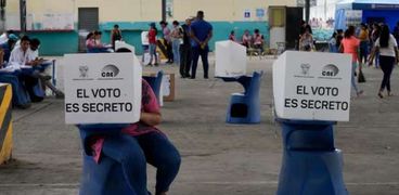 التصويت في الانتخابات الرئاسية بالإكوادور-صورة أرشيفية