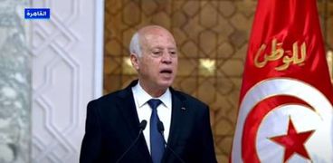 الرئيس التونسي قيس سعيد يقرر إلغاء حظر التجول