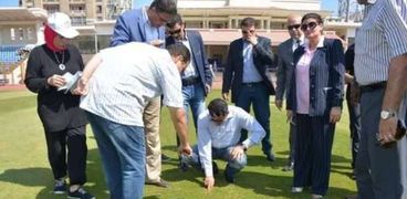 وزير الشباب والرياضة يوجه بتطوير أرضية ملعب استاد الإسكندرية