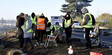 أكثر من 400 جريح في احتجاجات ضد رفع أسعار الوقود بفرنسا