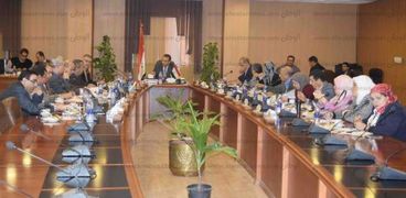 مجلس عمداء جامعة المنصورة يناقش خطة مواجهة الأمطار الغزيرة