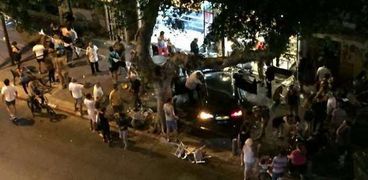 بالصور| مقتل 3 إسرائيليين إثر اقتحام سيارة لمطعم في "تل أبيب"