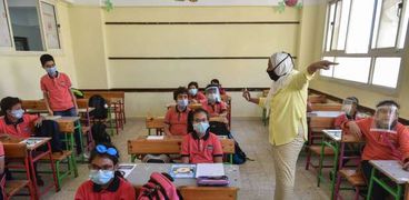 المدارس تستعد لامتحانات التيرم الأول