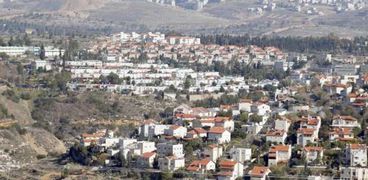 حكومة تل أبيب تتجاهل قرارات المحكمة الدولية وتواصل بناء المستوطنات