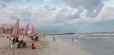 ارتفاع نسبي للأمواج على شواطئ الإسكندرية