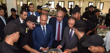 محافظ الإسكندرية ومدير الأمن يزوران معسكر مرغم