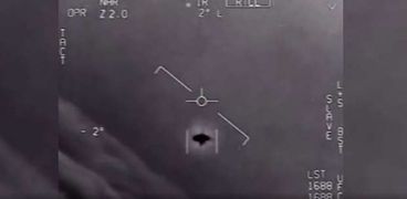 فيديو تم تصويره بواسطة طائرة حربية أريكيو يظهر جسما طائرا غريبا