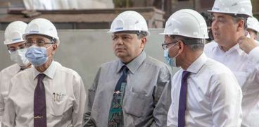 وزير الكهرباء ورئيس هيئة المحطات النوويه والوفد المرافق لهم خلال زيارة روسيا