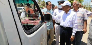 محافظ المنيا يتفقد مواقف السيارات