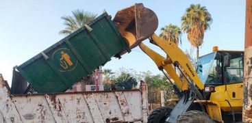 رفع القمامة والمخلفات بشوارع مدينة بيلا بكفر الشيخ
